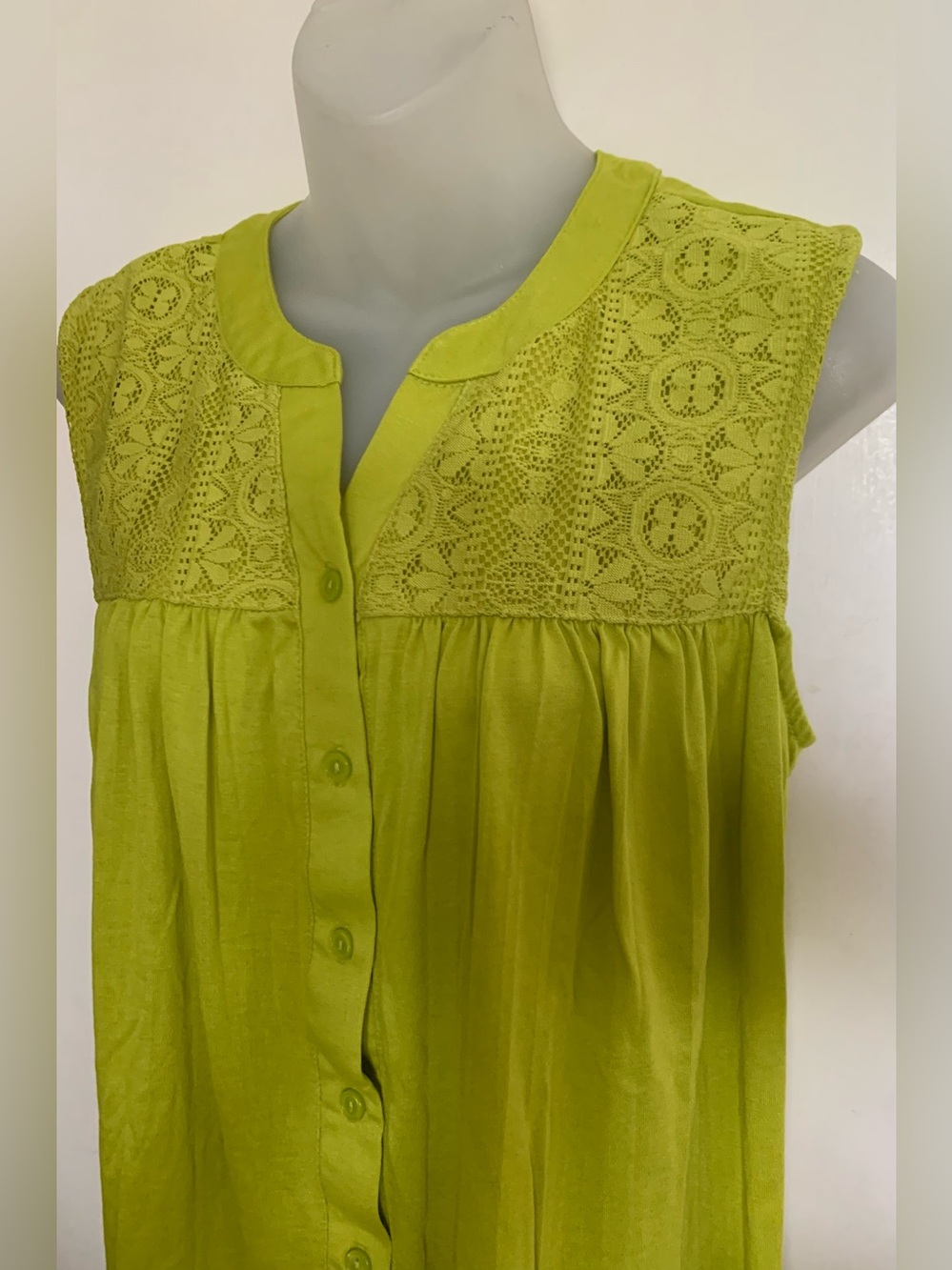 Carolyn Taylor Neon Green Smocked Button Up Flowy Swing Tank Top Size L